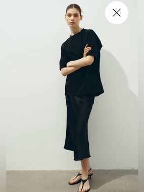 H&M black midi satin classic slip skirt size small like new